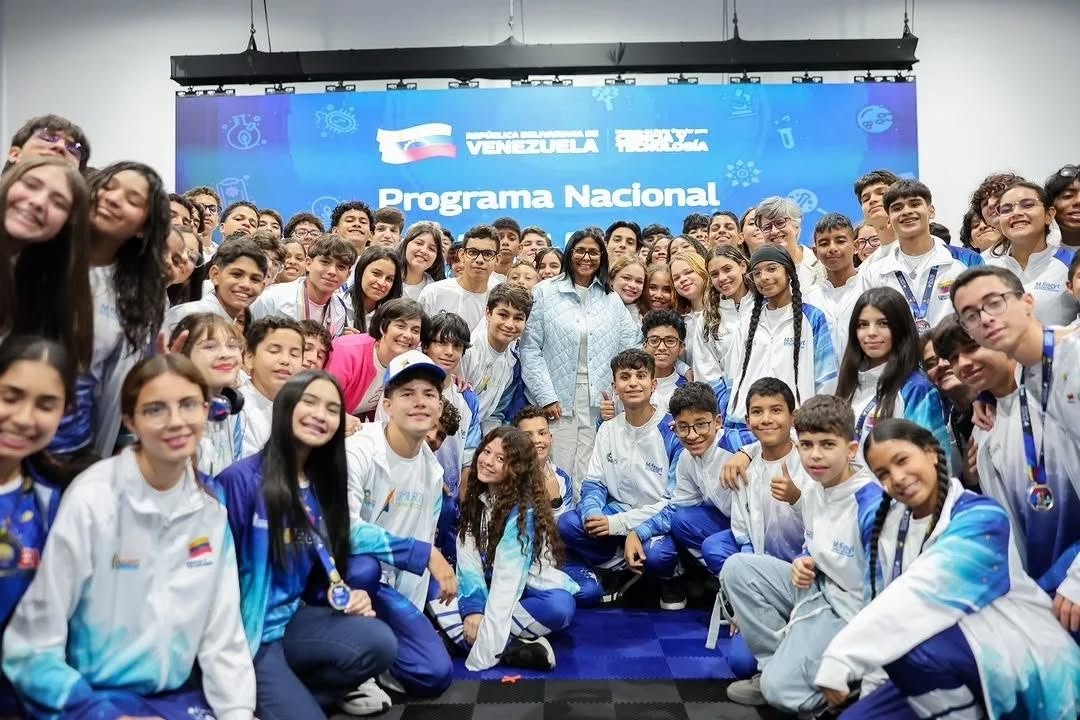 ¡Nuestra juventud brilla ante el mundo!